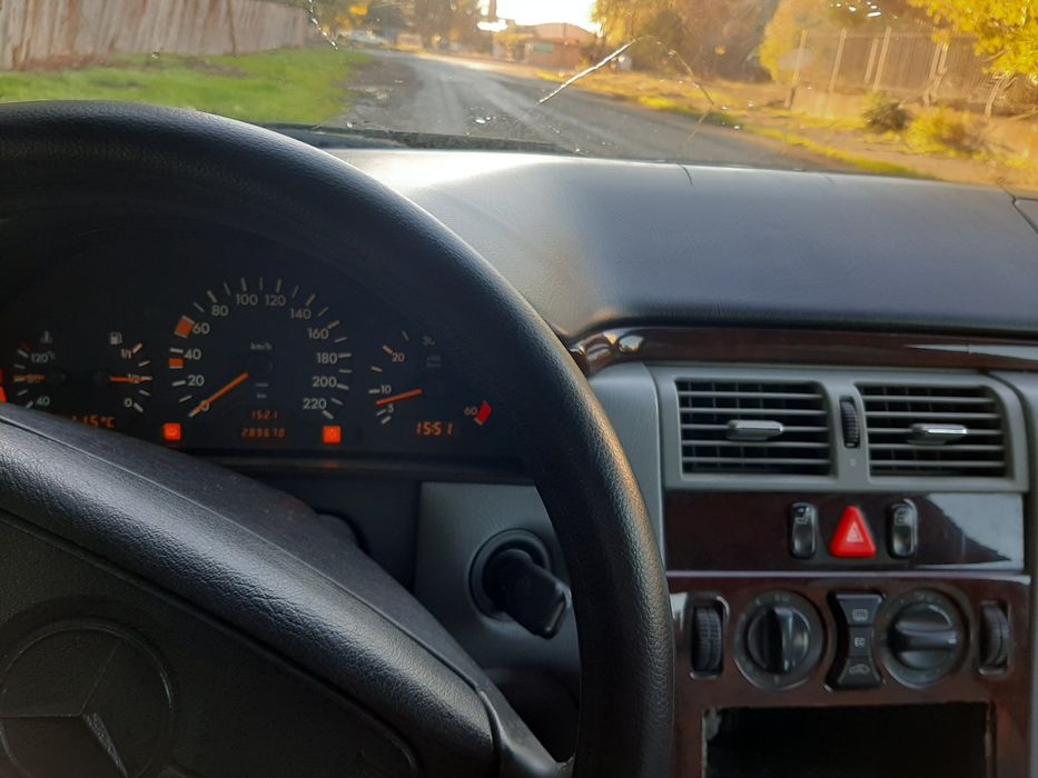 Mercedes E220d 95к.с