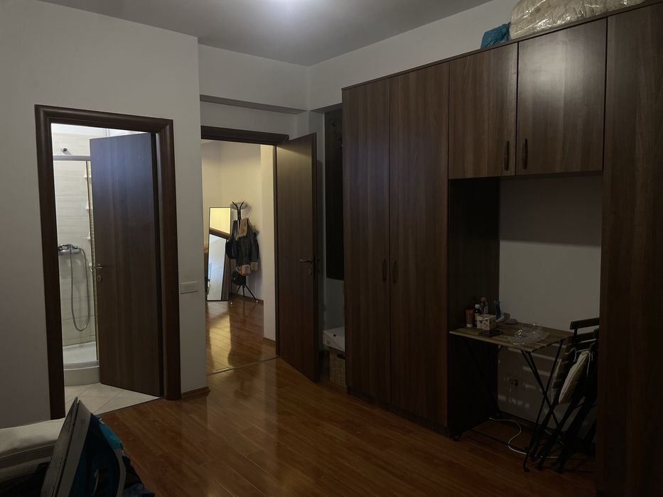 Inchiriez apartament 3 camere zona Bucurestii Noi centrala proprie