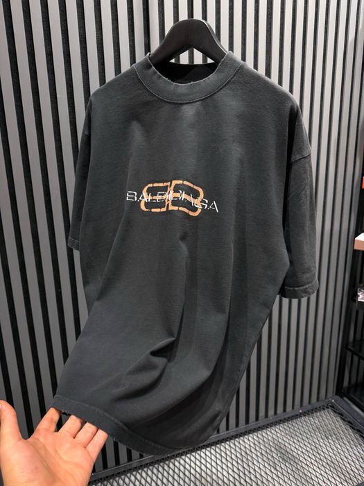 Продавам топ модели тениски на Balenciaga