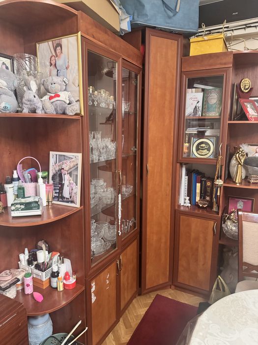 Шкаф и столы со стульями