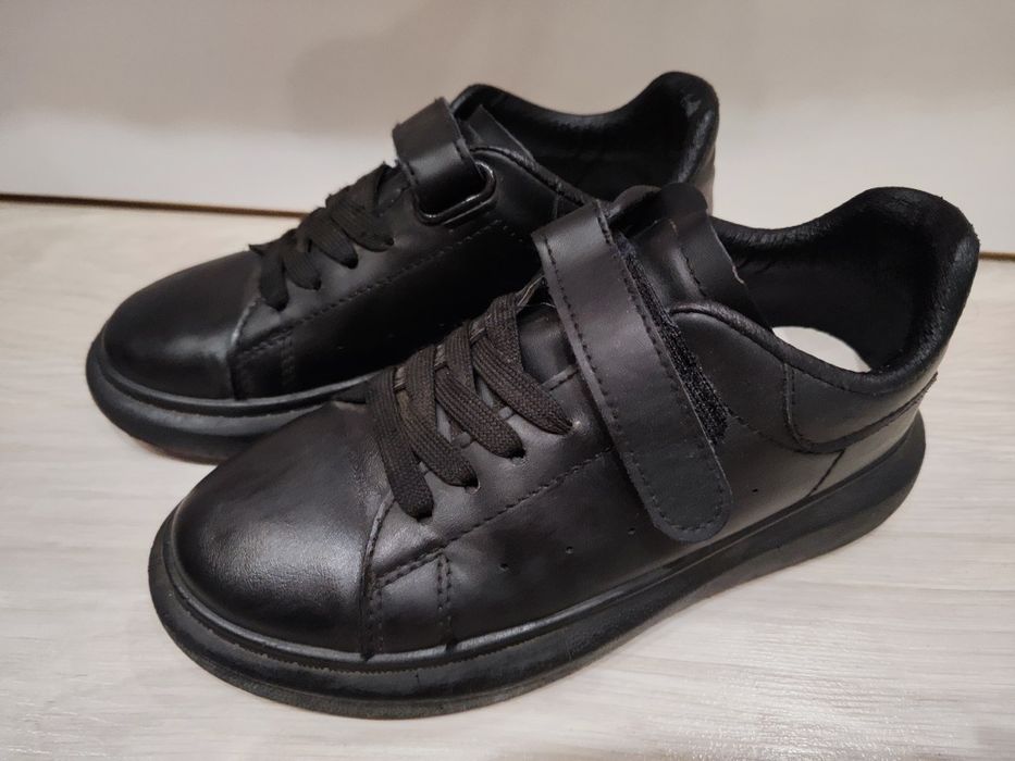 Черни кожени обувки за момиче,34 номер,стелка 21,5 см