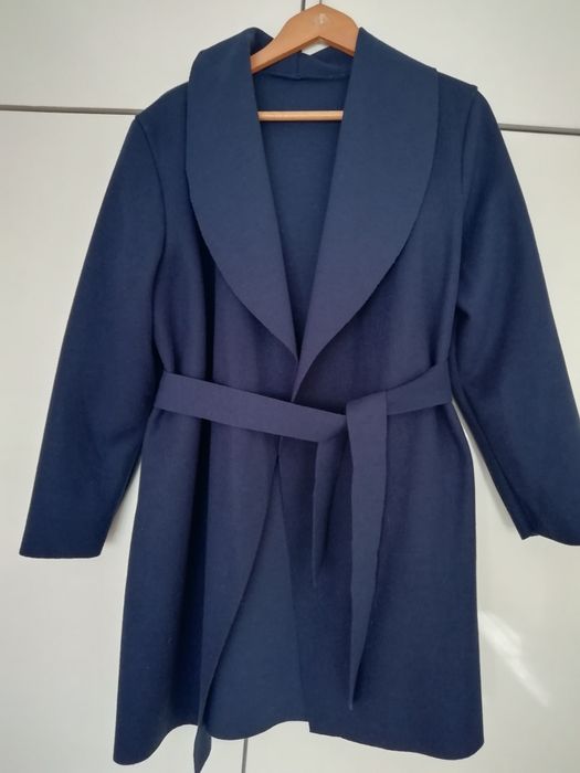 Тъмносиньо манто без подплата.