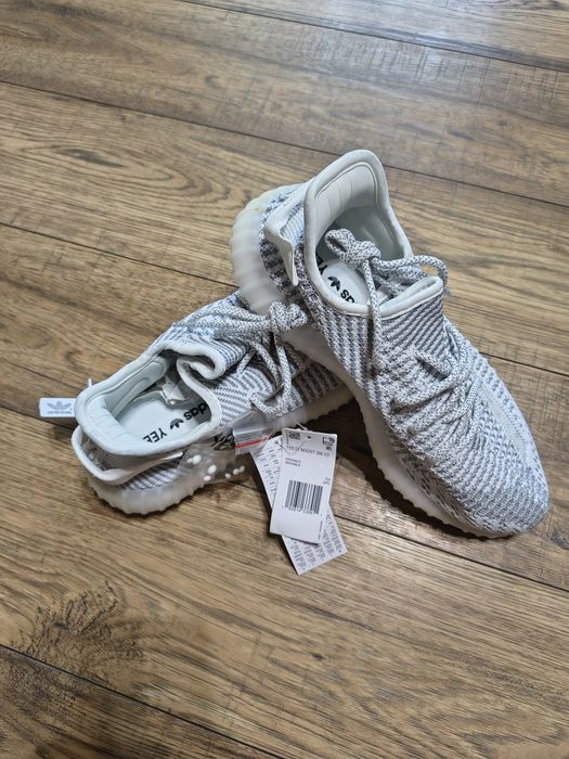 Vând adidas yeezy