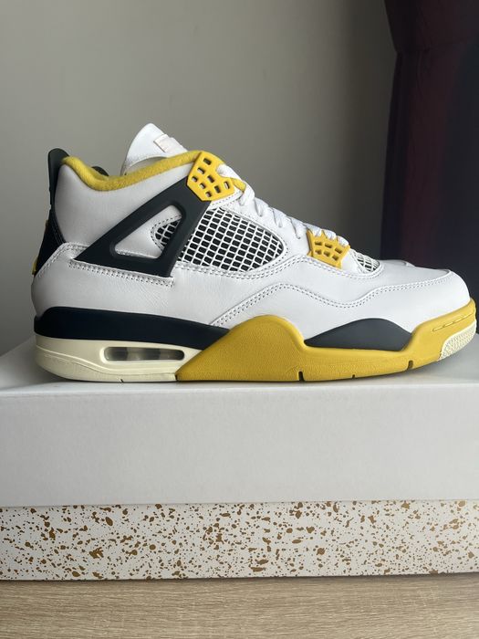 Nike Air Jordan 4 Vivid Sulfur