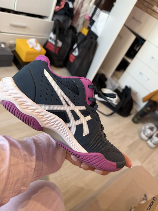 Маратонки Asics за волейбол