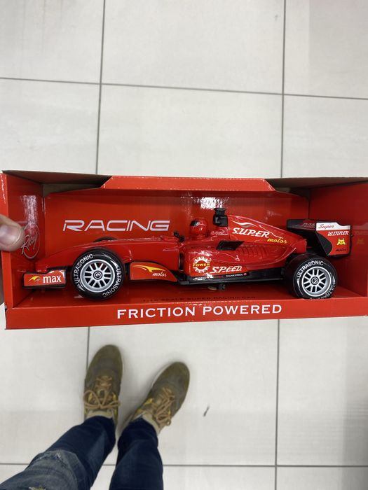 Червена играчка Ферари