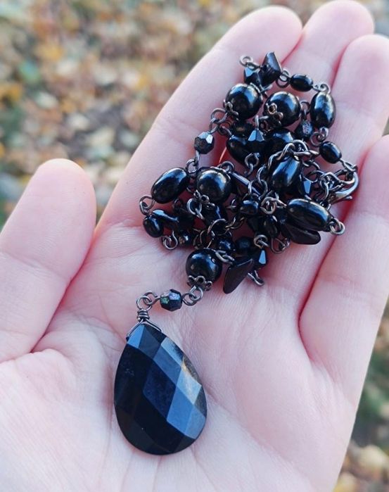 Vechi colier lant cu margele negre