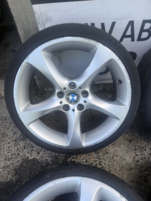 Продаваме оригинални джанти с гуми BMW STYLE 230 спорт пакет с перфектни гуми, без заварки но с една цепка