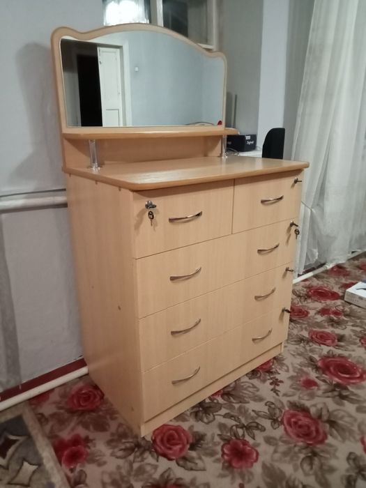 Комод с зеркалом