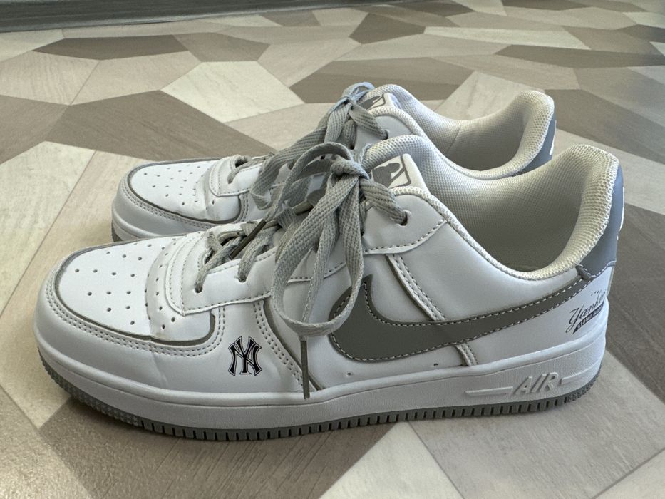 Продам кроссовки Nike