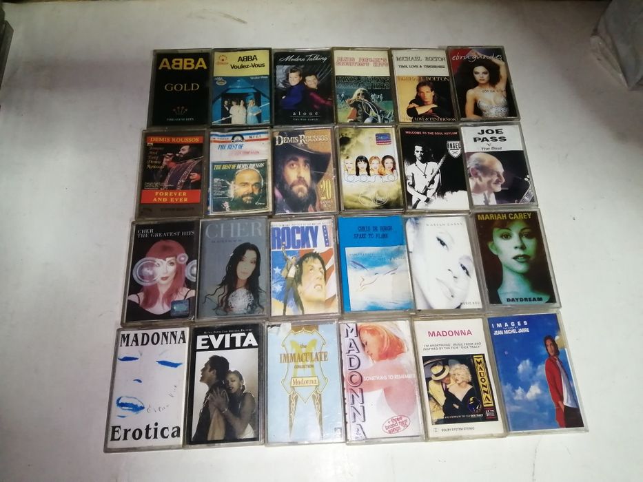 Аудио касети с различни изпълнители