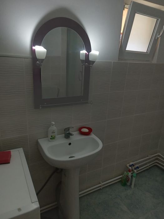 Cameră la curte de închiriat