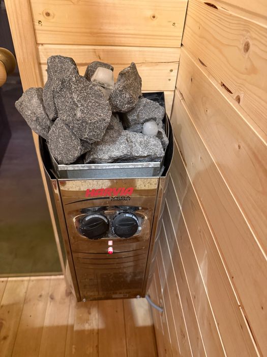 Sauna finlandeza custom interior/exterior, adaptata spatiului si nevoilor tale , materiale profesionale, montaj rapid, garantie 2 ani