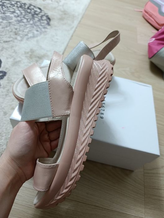 Продам босоножки на 38 размер