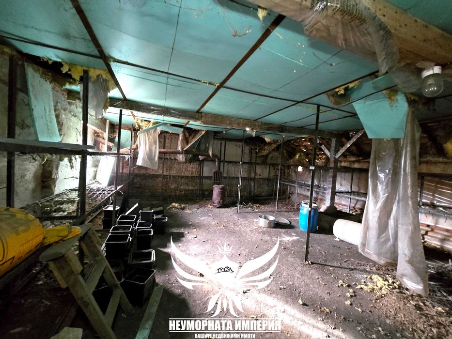 Продавам склад/селскостопански сгради 1450РЗП в имот 8700кв с.Боянци