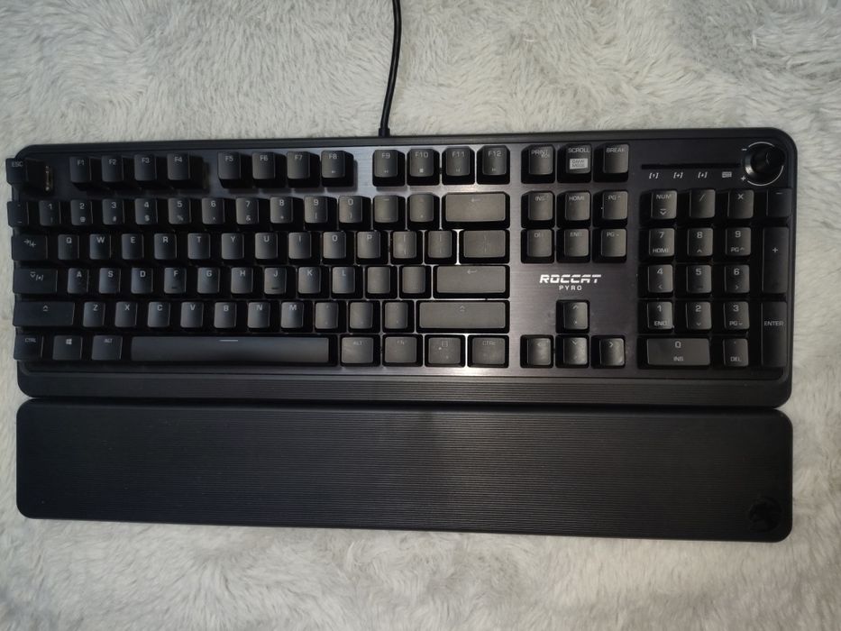 Vând Tastatura Gaming Roccat Pyro AIMO RGB