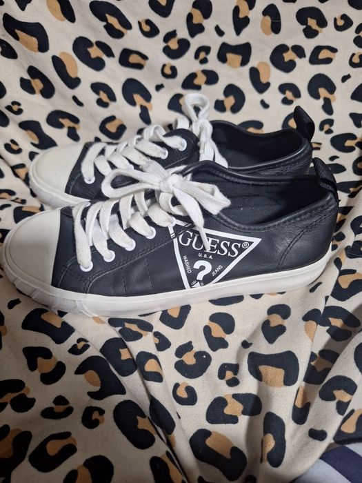 Papuci guess in stare foarte buna