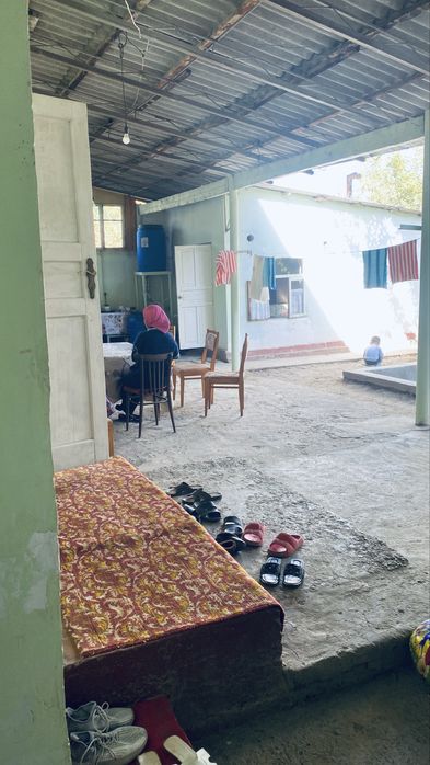 Uchastok sotiladi 11 sotix 5 ta honasi bor