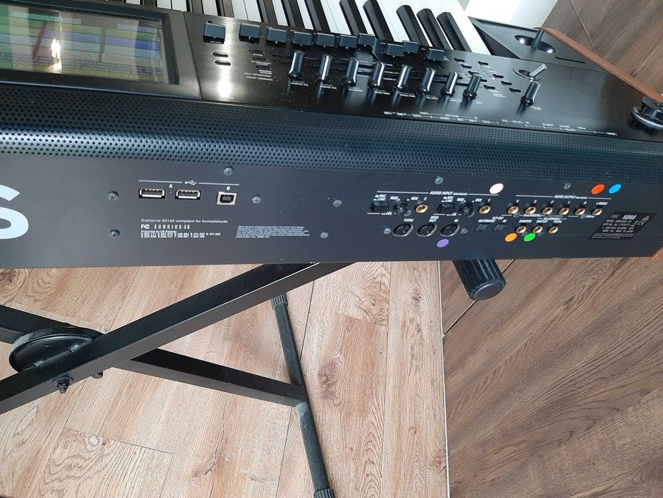 Korg KRONOS 2  73 твърд куфар
