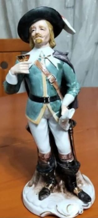 Фарфоровые статуэтки три мушкетера