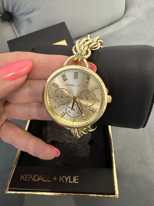 Нов часовник в кутия