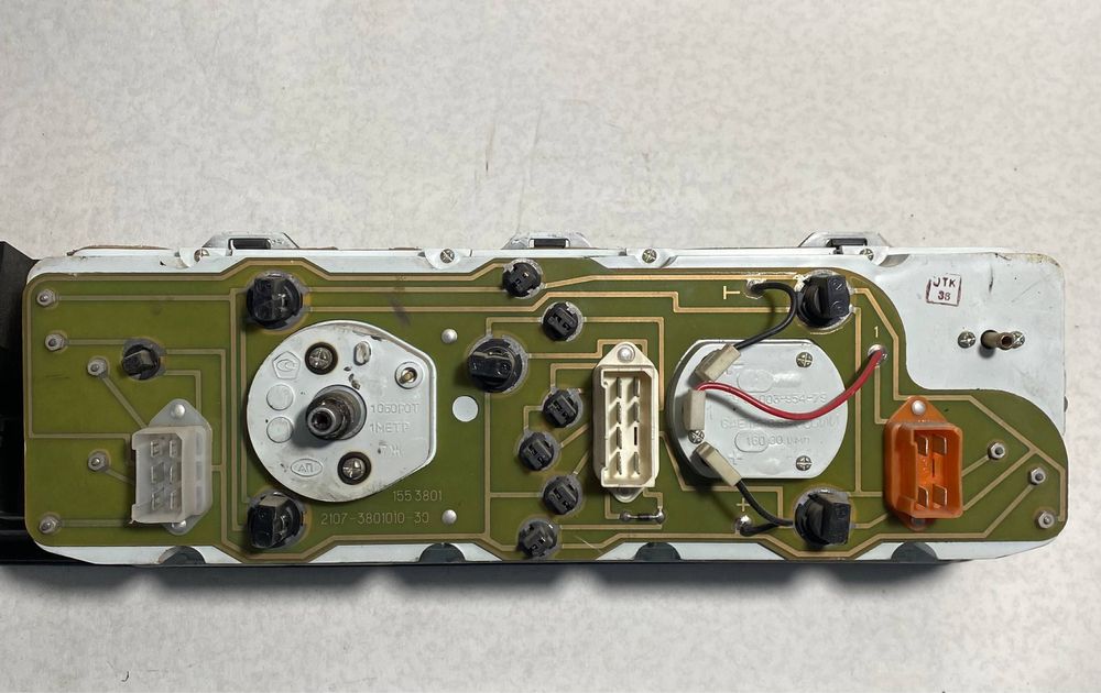 Комбинация (щиток) приборов Ваз-2107 инжектор