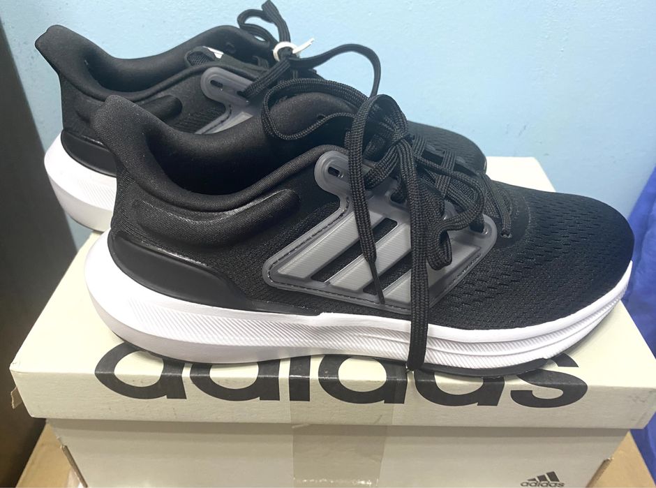 Pantofi adidas pentru unisex