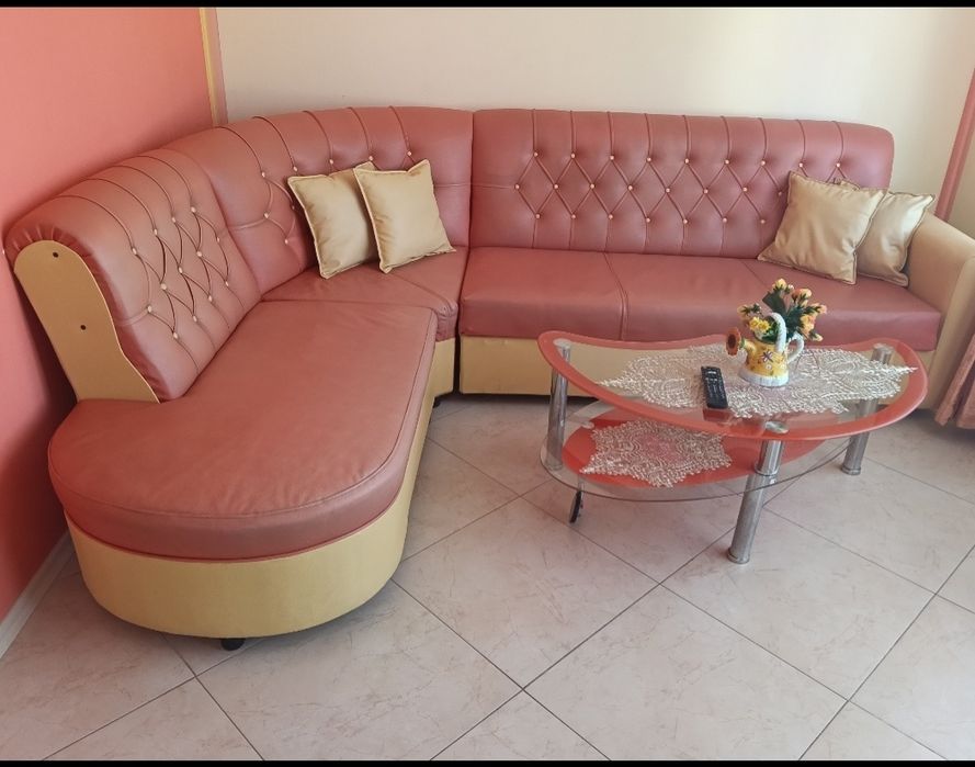 Продавам диван  от изкуствена кожа