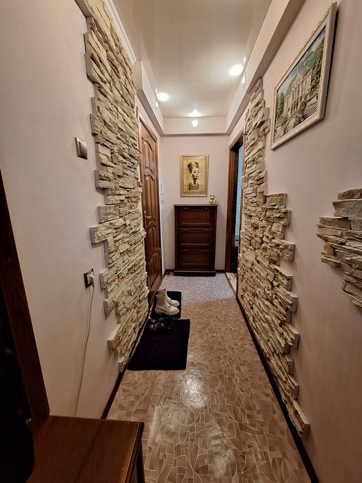 Продаётся 2 комн район КазИИТУ