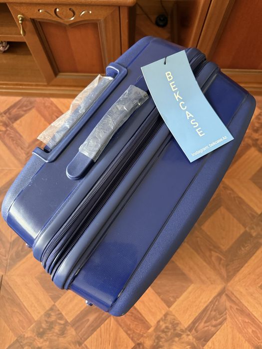 Продам чемодан новый