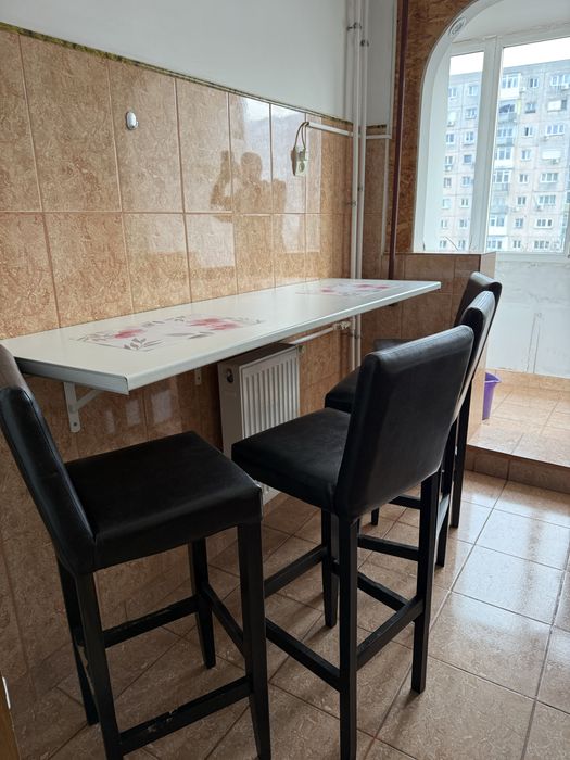 Vand 4 scaune bar, putin folosite