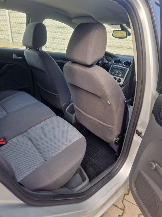 Ford Focus 1.6 benzină