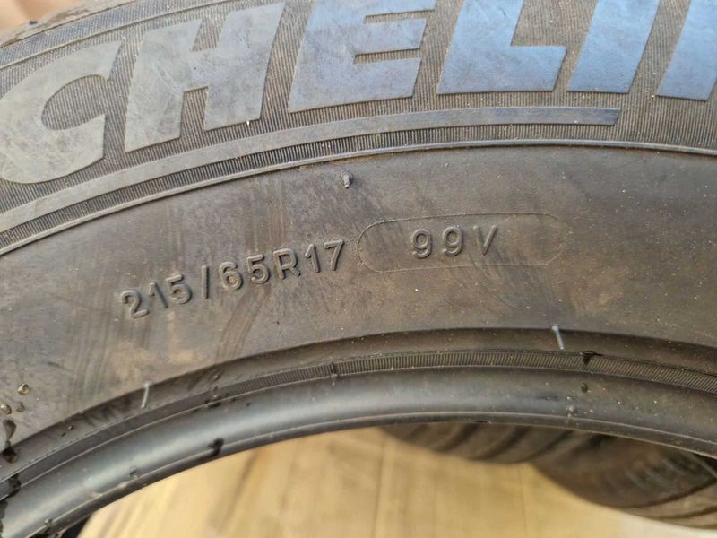 4 Michelin R17 215/65
летни гуми
DOT3017