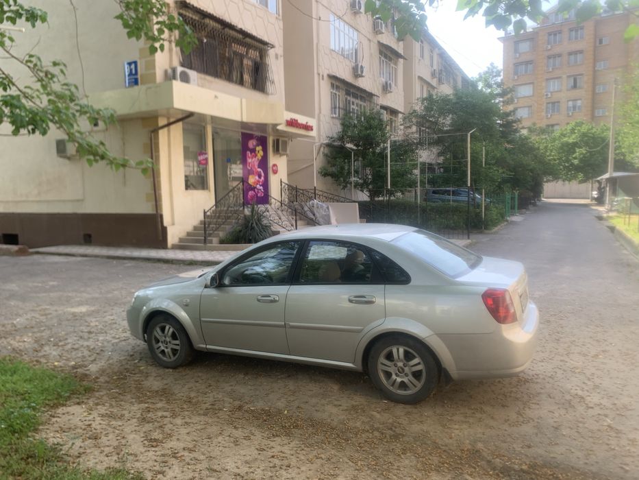 Продается машина LACETTI (1.8) в хорошем состоянии.Хозяин продает.