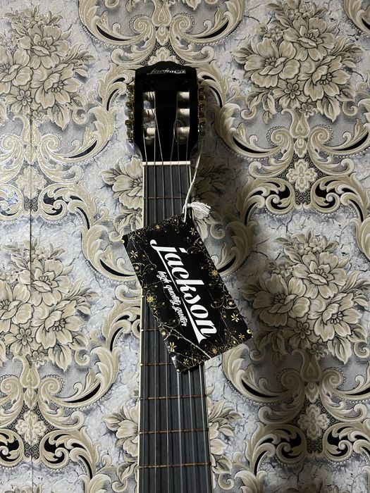 Klassik gitara sotiladi, yaxshi holatda