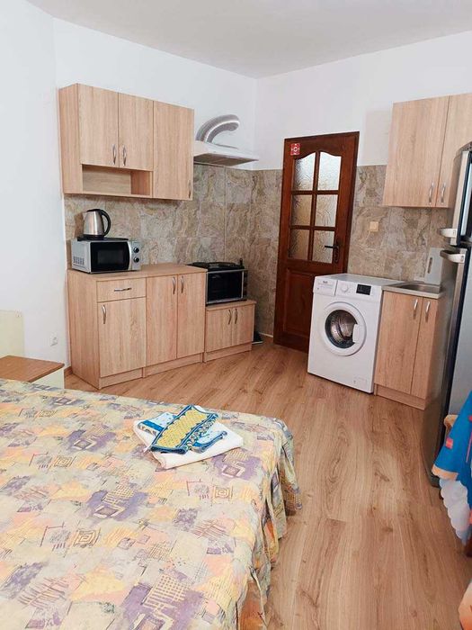 Дава се под наем Едностаен апартамент в к.к. Св.Св. Константин и Елена - 36 кв.м за 306 € - Снимка #1