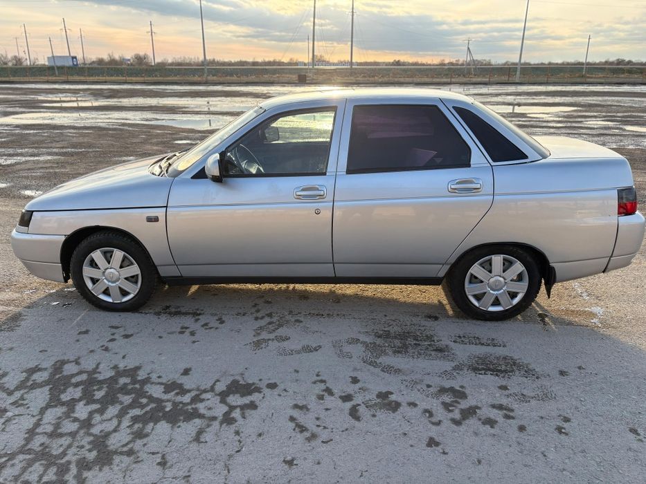 Продаю машину лада 2110