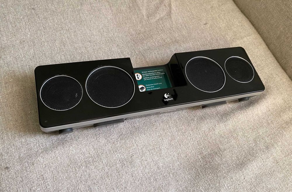 Boxa stereo acumulator Logitech Pure-Fi Anywhere 2 aux + doking Iphone