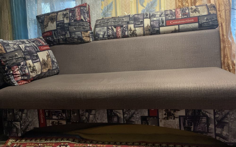 Продам диван с подушками