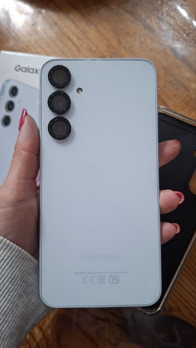 Продавам samsung galaxy a35 5G в  отлично състояние с гаранция.