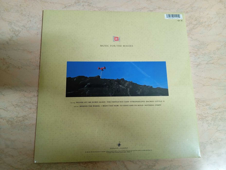 Продам фирменный новый винил.