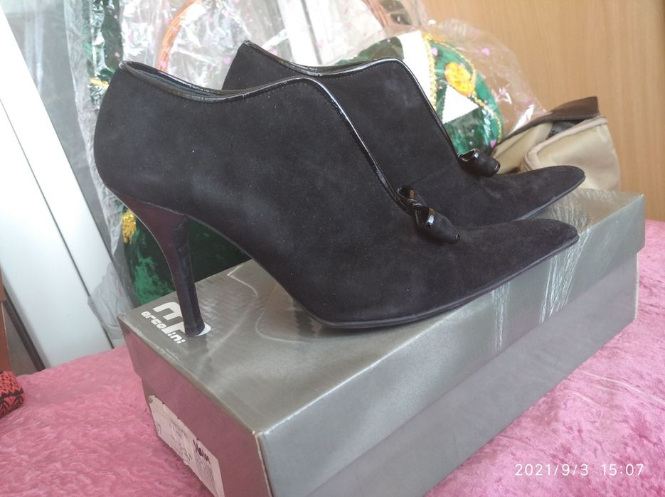 Ботильены замшевые 37р..