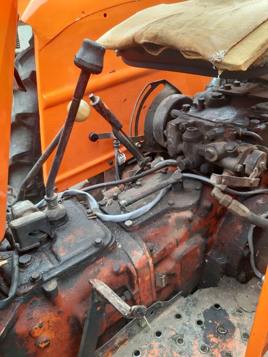 Vand tractor utb 445 ,  ( CITITI DESCRIEREA).