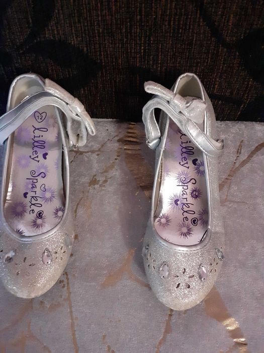 Детски обувки и маратонки за момиче