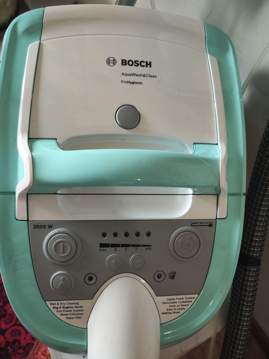 Пылесос Bosch BWD420HYG голубой