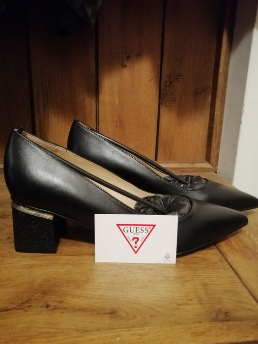 Нови дамски обувки естествена кожа Guess