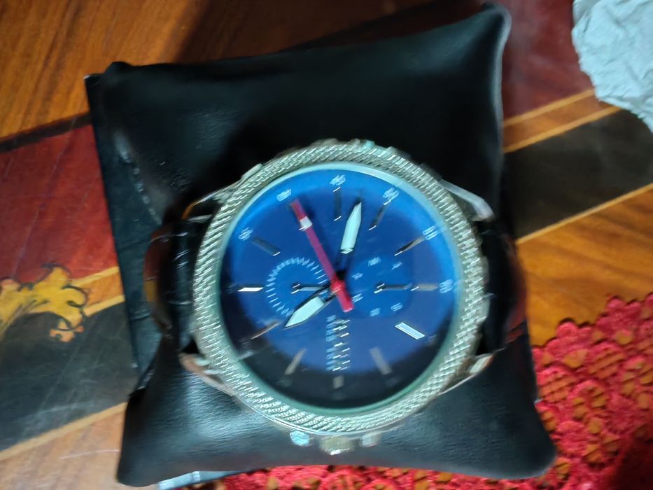 Ceasuri de dama și bărbați  200 de lei bucata