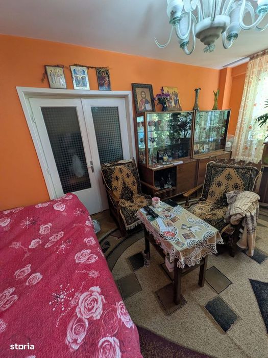 Valea Roșie, etaj 2/4, preț 117 000 euro usor negociabil
