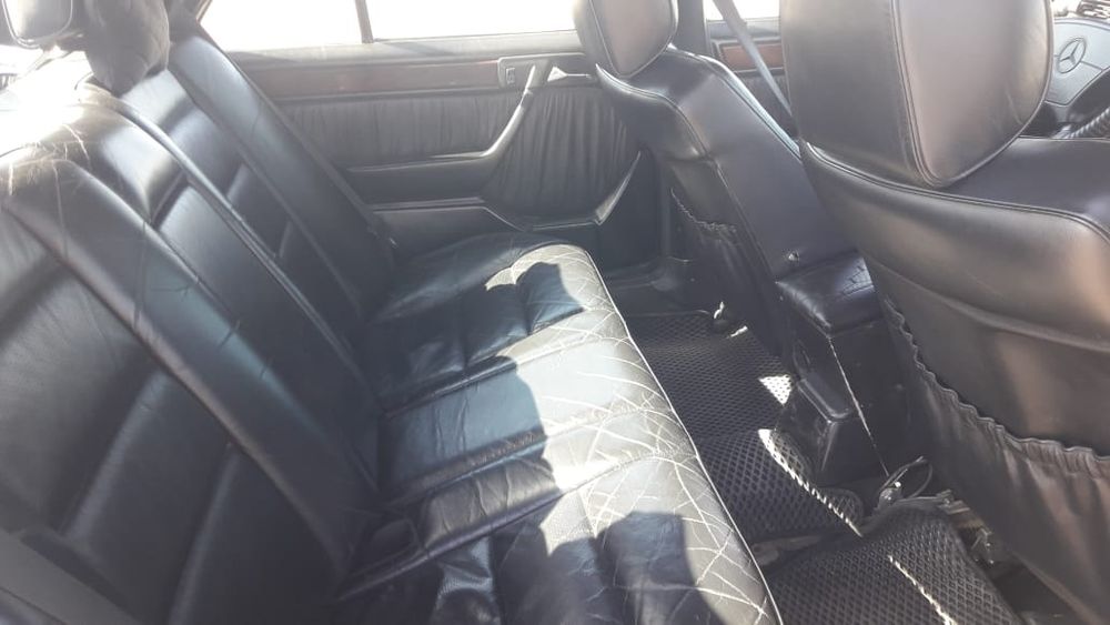 Машина мерседес 320