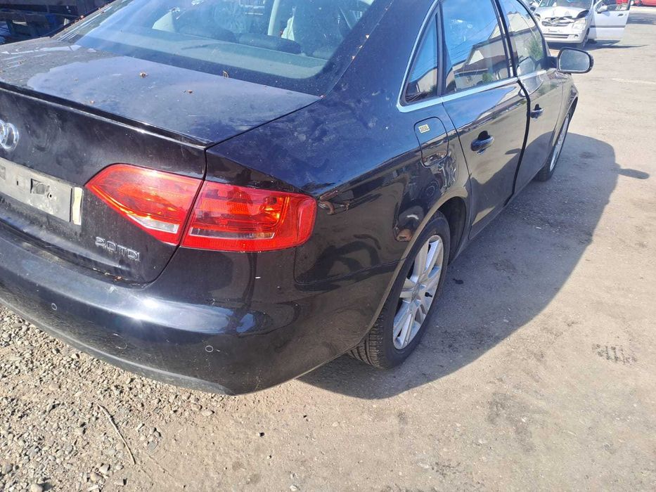 Dezmembrez Audi A4 B8 2.0 TDi an 2009 cod motor CAGA